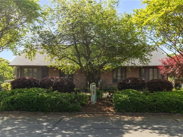 270 Ridgehaven Dr, Winston Salem, NC 27104