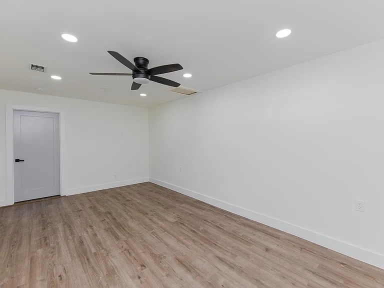 8405 Georgian Dr — Photo 25