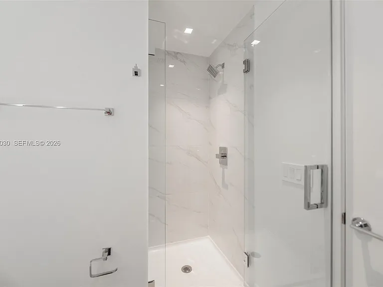700 NE 24th St #5107 — Photo 37