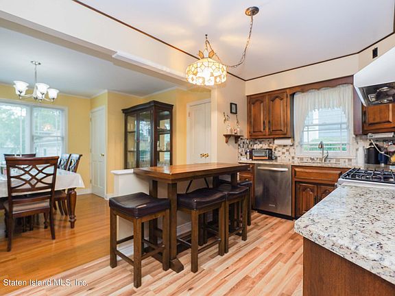 5th image of 139 Fairfield St