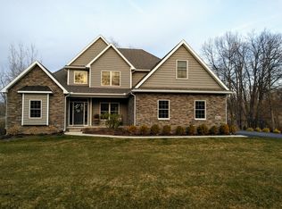 9644 Sheltering Oaks Dr, Brighton, MI