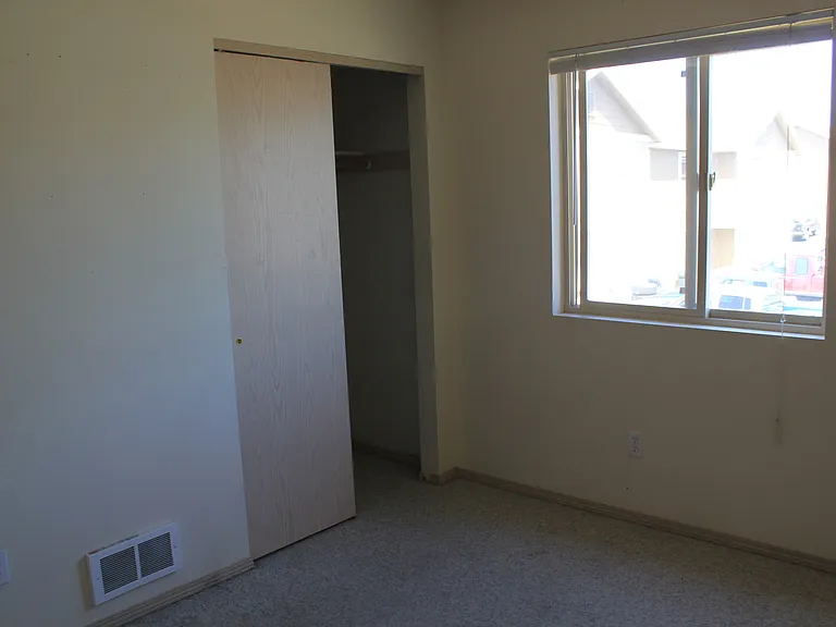 503 E River Ave — Photo 20