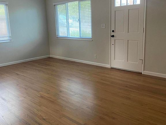 2nd image of 1023 E De La Guerra St