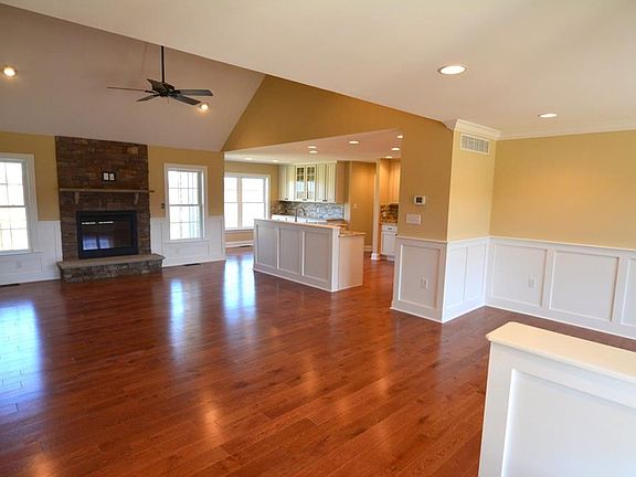 3rd image of 22577 Southern Pines Dr