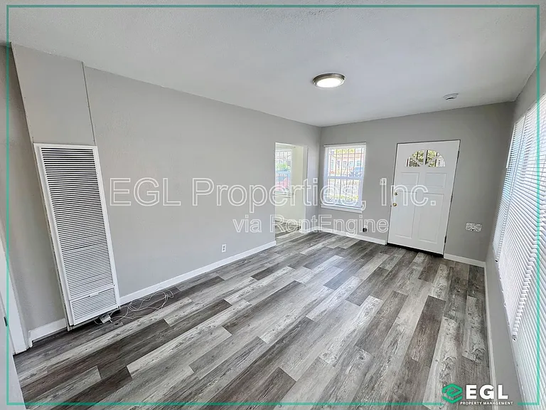 3039 S Bronson Ave — Photo 2