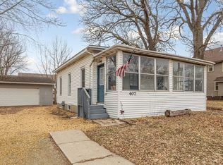 407 3rd St NE, Waseca, MN 56093