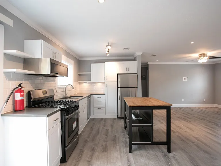 1103 Booker Ave #B — Photo 32