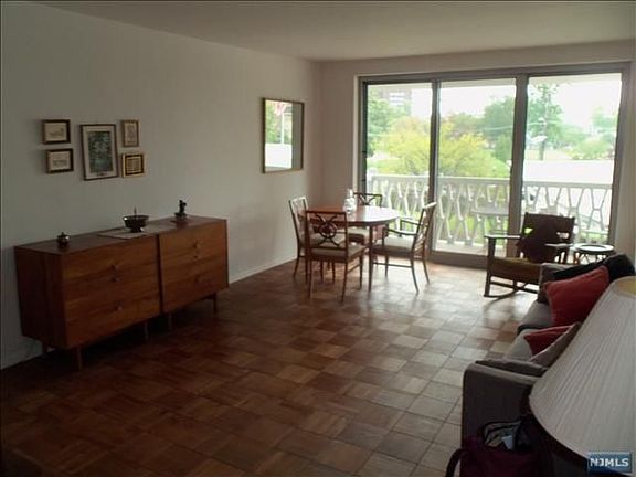 3rd image of 2100 Linwood Ave APT 2F