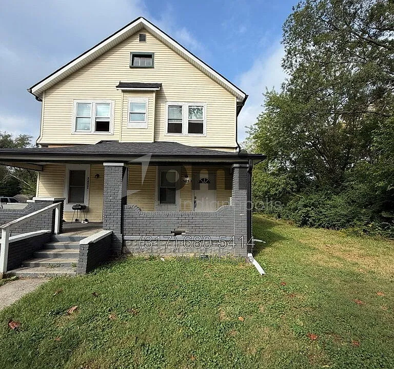 2422 E Adams St