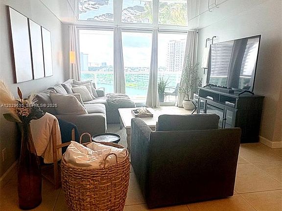 4th image of 100 Bayview Dr APT 703