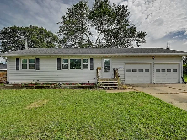 110 Marion Ct, Hiawatha, IA 52233