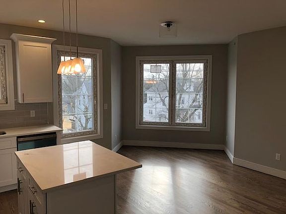 3rd image of 533 Oak St #1