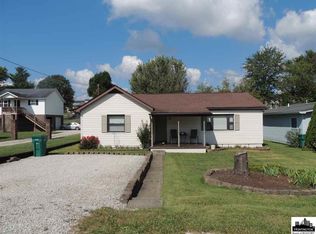 2490 Walnut St, Hurricane, WV 25526