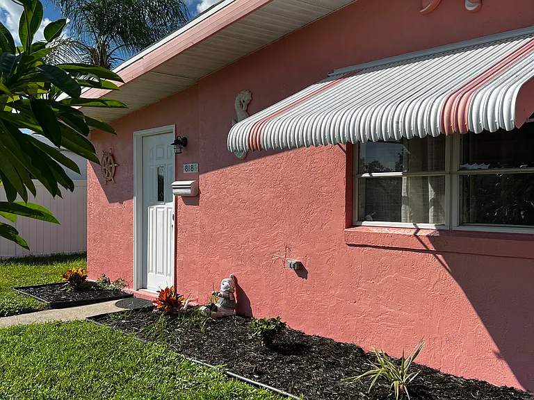 8186 Agress Ave — Photo 2