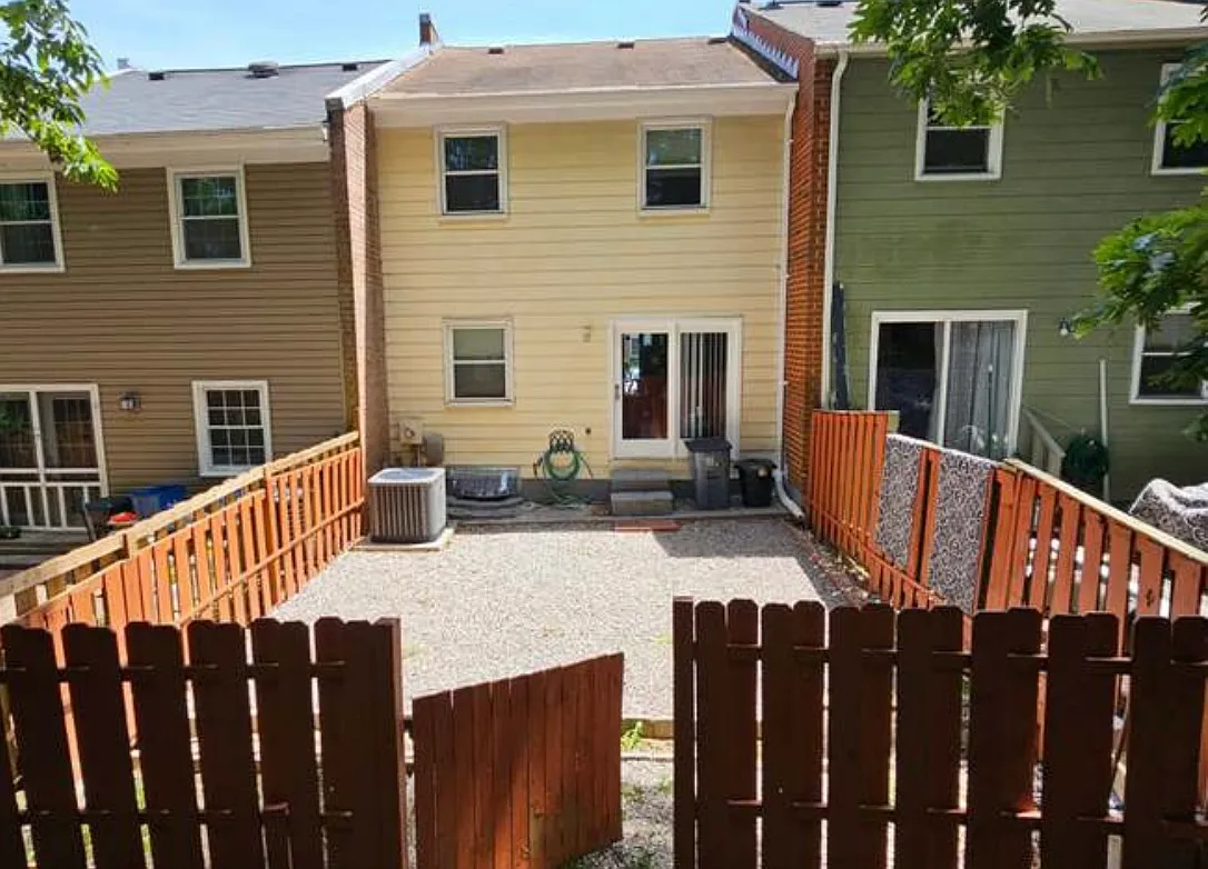 3 bed, 3.5 bath, 1713 sqft, $2,495 — Photo 3