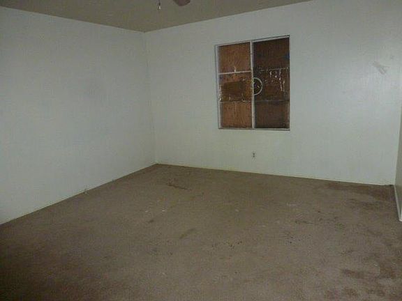 2nd image of 320 S Lillian Dr