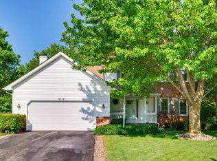 8572 Osprey Ln, Chanhassen, MN 55317