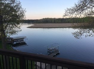 5709 Peninsula Dr E, Waterford, WI 53185