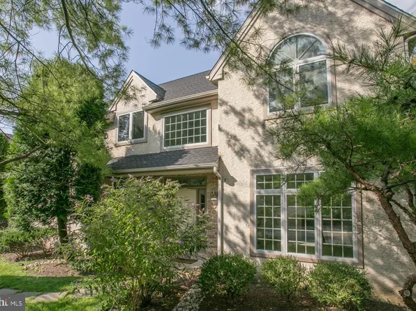 5034 Brittany Ln, Bryn Mawr, PA 19010