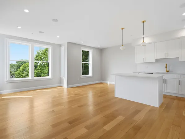 40 Westmoreland St #8, Dorchester Center, MA 02124