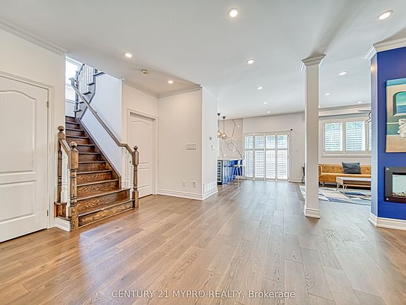 5th image of 98 Leyburn Ave