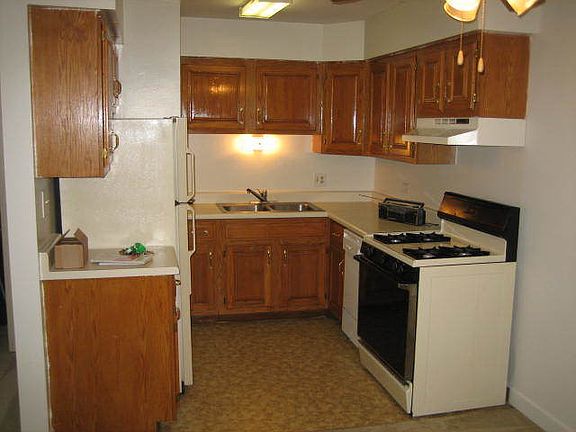 2nd image of 845 Westmoreland Dr APT 6