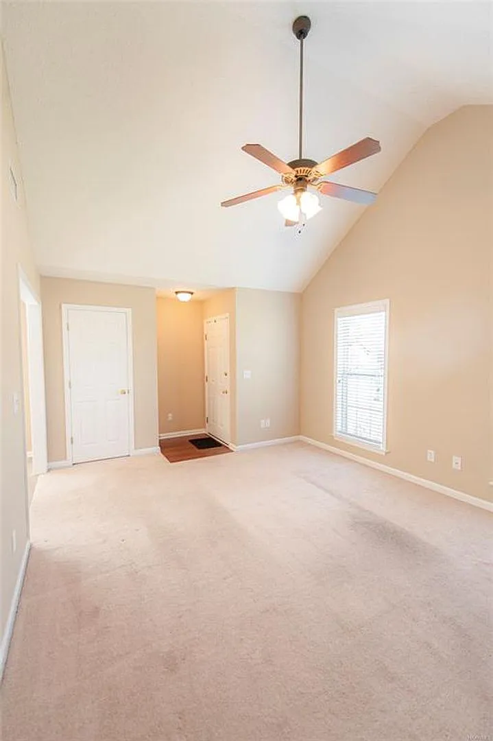6317 Burbank Crossing Loop — Photo 2