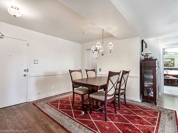 4th image of 2909 N Sheridan Rd APT 602