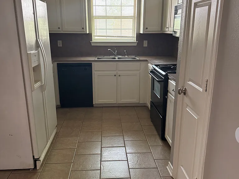 206 W Sycamore Ln #A — Photo 2