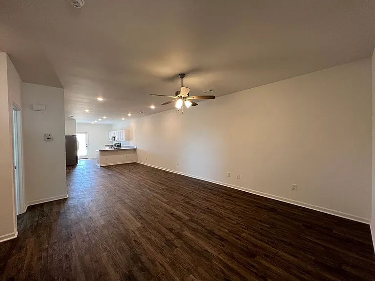 402 Alex Jordan Dr — Photo 3
