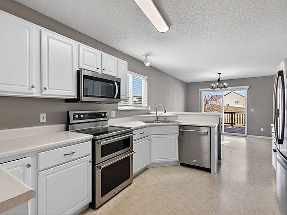3rd image of 1233 Grand Canyon Dr