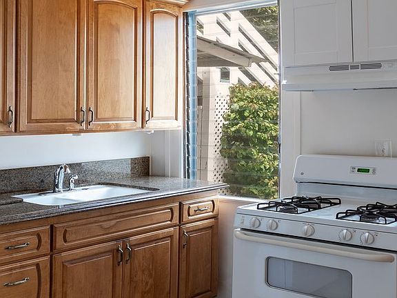 5th image of 214 W Ortega St