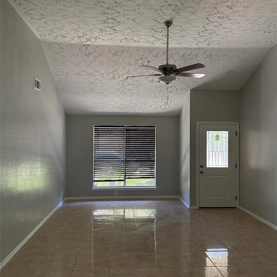 2 bed, 2.0 bath, 1212 sqft, $1,575 — Photo 4