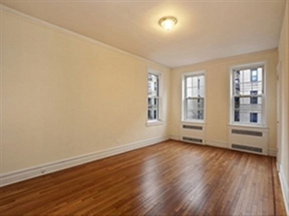 4th image of 225 Sterling Pl APT 1J