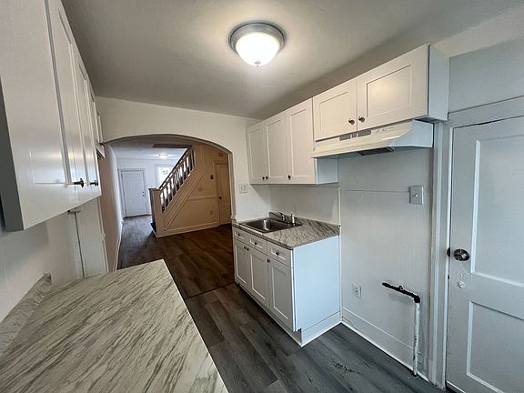 4th image of 323 Cummings Ave