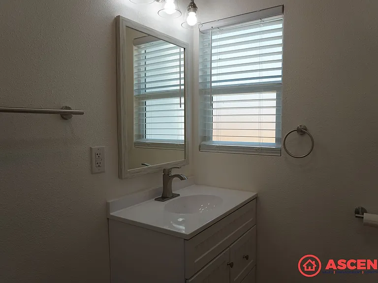1916 Talisman Dr — Photo 12