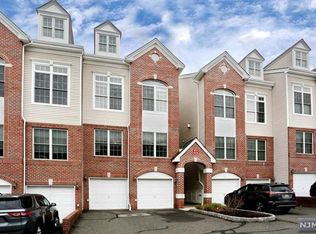 9 Nelke Ct #405, Hawthorne, NJ 07506
