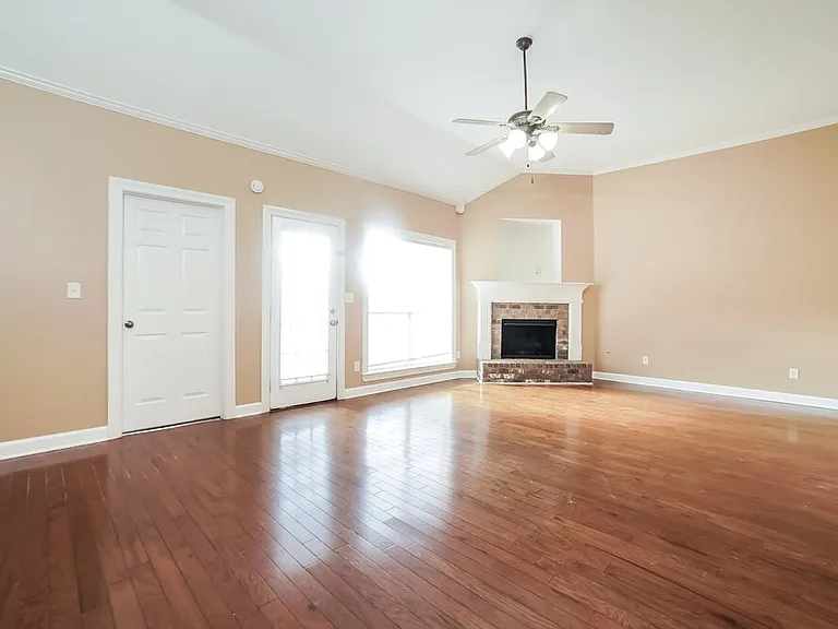 2733 Graystone Dr — Photo 7