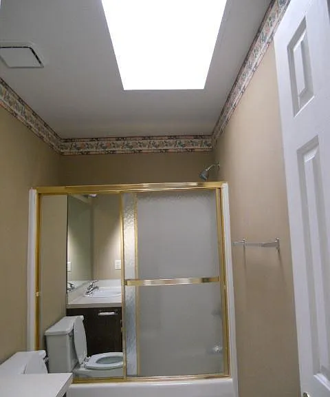 OLDER PHOTO - UPDATED PAINT/FLOORING/FIXTURES/SLIDING SHOWER DOORS -Upstairs bathroom