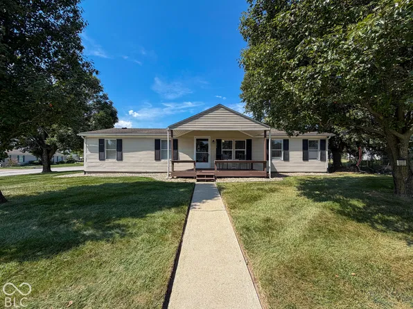 1078 Whipporwill Dr, Seymour, IN 47274