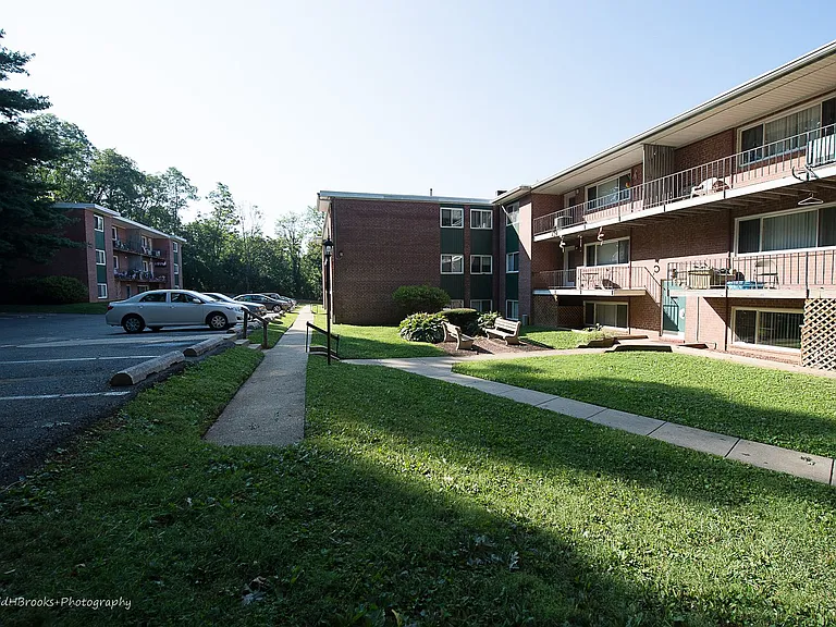 HIckory Heights Apartments — Photo 20