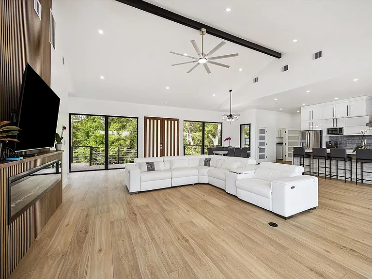 407 Brook Hollow Dr — Photo 11