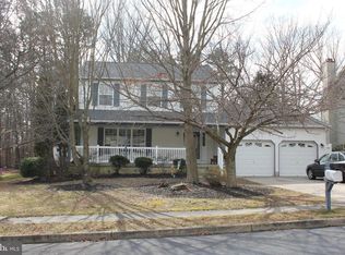 32 Easton Dr, Sicklerville, NJ 08081