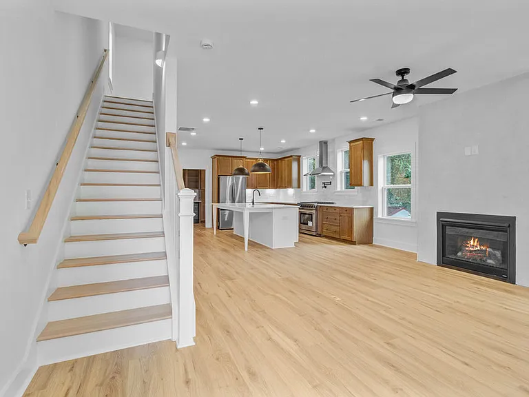 515 Joseph St — Photo 3