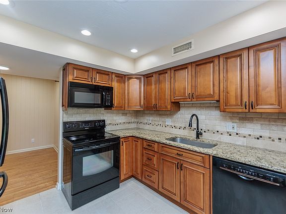 3rd image of 6270 Greenwood Pkwy APT 402