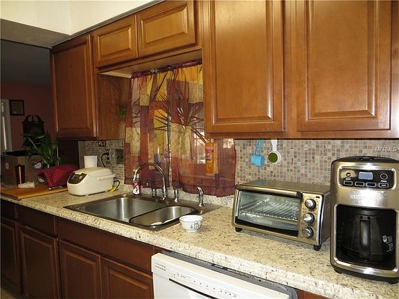 4th image of 2475 Lake View Blvd
