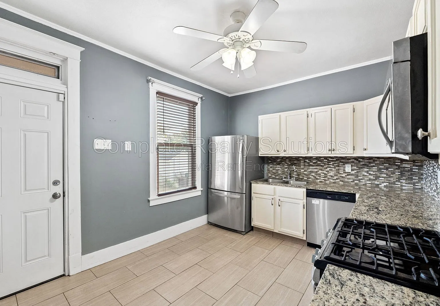 2 bed, 2.0 bath, 896 sqft, $1,450 — Photo 2