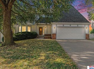 903 Elm Hurst Dr, Papillion, NE 68046