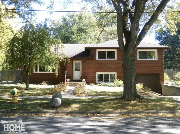 1212 Devonshire Ct, Owosso, MI 48867