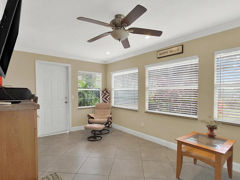 3400 Linden Dr — Photo 7
